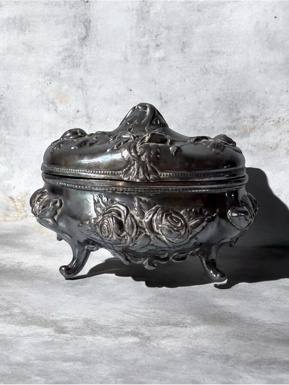 antique Rogers silverplate dresser box features an intricate Art Nouveau floral